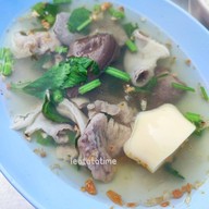 เมนูของร้าน เจ๊แดงข้าวเลือดหมู