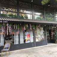 Flora de Cafe ฟลอร่าดิคาเฟ่ รามอินทรา 14