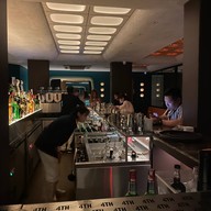 Bar 4th wall Bar 4th wall
