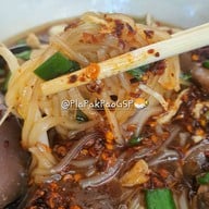 เมนูของร้าน ก๋วยเตี๋ยวไก่ ข้าวขาหมู สะพานควาย