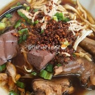 เมนูของร้าน ก๋วยเตี๋ยวไก่ ข้าวขาหมู สะพานควาย