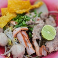 เฮียเกี๊ยก เย็นตาโฟ สุรินทร์