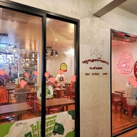 หน้าร้าน หมูทอดบ้านแขก หมูทอดบ้านแขก  สาขา1  สี่แยกบ้านแขก