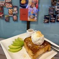 ป่ะ ทาน โทสต์ คาเฟ่ (ไอศครีม/ผลไม้สดปั่น/กาแฟ) Pa Tan Toast Sriracha