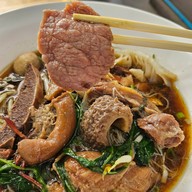 เมนูของร้าน ก๋วยเตี๋ยวเนื้อนายหมี ราชพฤกษ์ ปากเกร็ด