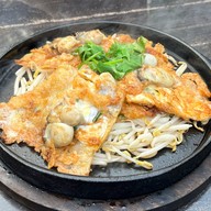 เมนูของร้าน หอยทอดเจ๊ฮวย ตลาดริมน้ำกลางคืน