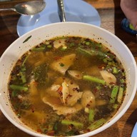 เมนูของร้าน ส้มตำ ลาบเป็ด ตามสั่ง โรงเตี๋ยมกู๋เจิด ประวิทย์และเพื่อน8/3