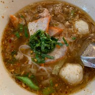 เมนูของร้าน ก๋วยเตี๋ยวห้อยขาริมน่าน