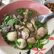 เมนูของร้าน ป๋าเหมี่ยวต้มเนื้อ