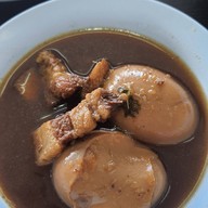 เมนูของร้าน ข้าวแกงครัวสยาม  ปั๊มปตท.สำเร็จพัฒนา