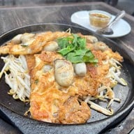 เมนูของร้าน หอยทอดเจ๊ฮวย ตลาดริมน้ำกลางคืน