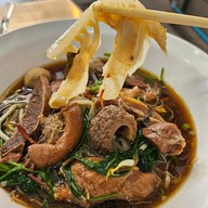 เมนูของร้าน ก๋วยเตี๋ยวเนื้อนายหมี ราชพฤกษ์ ปากเกร็ด