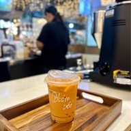 เมนูของร้าน Blóm flowers café ตลาดสนธนบุรี
