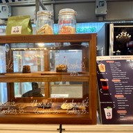 Blóm flowers café ตลาดสนธนบุรี