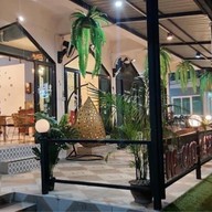 ผัดไทย M5  ไข่ข้น ตามสั่ง by M5 cafe ฮาลาล halal