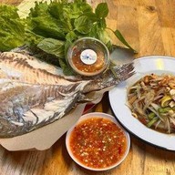 กินปลา พะเยา วงเวียน แยกประตูเหล็ก