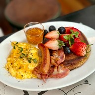 Alex&BethBangkok หลานหลวง