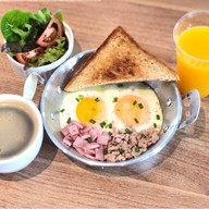 เทรชเชอร์ คาเฟ่ (Treasure Cafe)ลำลูกกา คลอง 5  -