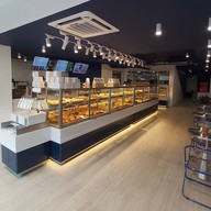 Fahrenheit Bakery& Restaurant อาคารปิยะเพลส ซอยหลังสวน ถนนเพลินจิต