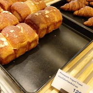 Fahrenheit Bakery& Restaurant อาคารปิยะเพลส ซอยหลังสวน ถนนเพลินจิต