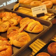 Fahrenheit Bakery& Restaurant อาคารปิยะเพลส ซอยหลังสวน ถนนเพลินจิต