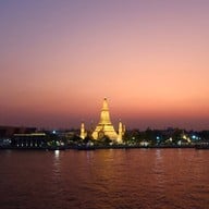 The Deck by the river โรงแรมอรุณเรสซิเด้นท์