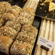 Fahrenheit Bakery& Restaurant อาคารปิยะเพลส ซอยหลังสวน ถนนเพลินจิต