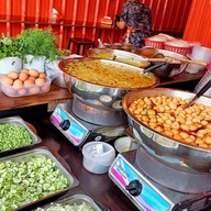 เมนูของร้าน ขนมจีนลูกชิ้นตัก เมเจอร์เพชรเกษม