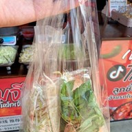 เมนูของร้าน ขนมจีนลูกชิ้นตัก เมเจอร์เพชรเกษม