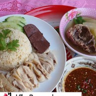 หมูปิ้งโบราณ แม่สมบูรณ์ ข้าวเหนียวหมูปิ้ง แม่สมบูรณ์
