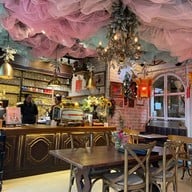 B-story Cafe'
