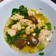 เกาเหลาเลือดหมู สุขุมวิท 23