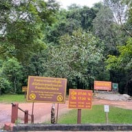 น้ำตกเหวสุวัต