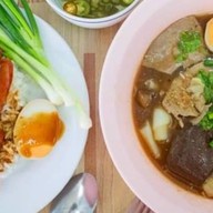 ร้านยืนพื้น ก๋วยจั๊บน้ำข้น (ต้นตำรับสี่แยกพรานนก) บางขุนนนท์