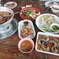 เมนูของร้าน เจ๊แพร โคตร-ละ-ยำ