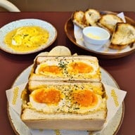 Eggtisan by commonroomxari ซอย พหลโยธิน 5