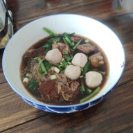 เมนูของร้าน สุขไพศาล ก๋วยเตี๋ยวเนื้อตุ๋น-หมูตุ๋น -