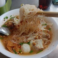 เมนูของร้าน ป้าเล็ก ก๋วยเตี๋ยวฮากก้า