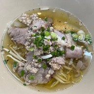 เมนูของร้าน ก๋วยเตี๋ยว ต้มเลือดหมูนายใช้ ( เจ้าเก่าลาดพร้าว71 ) แจ้งวัฒนะ