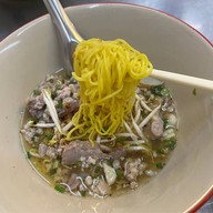 เมนูของร้าน ก๋วยเตี๋ยว ต้มเลือดหมูนายใช้ ( เจ้าเก่าลาดพร้าว71 ) แจ้งวัฒนะ