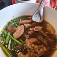 ก๋วยเตี๋ยวเนื้อตุ๋นนายหมี ลาซาล (Original) บางนา