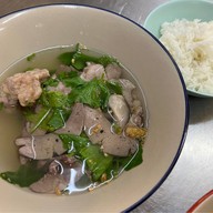 เมนูของร้าน ก๋วยเตี๋ยว ต้มเลือดหมูนายใช้ ( เจ้าเก่าลาดพร้าว71 ) แจ้งวัฒนะ