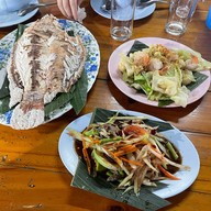 ไก่ย่างสองสาว