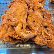 เมนูของร้าน สถานีไก่ทอดตลาดรถไฟขจรวิทย์