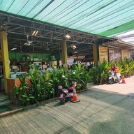 หน้าร้าน ข้าวแกงบ้านสวน วังน้อย