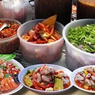 เอ๊ะอะยำ (AHh EH YuM)