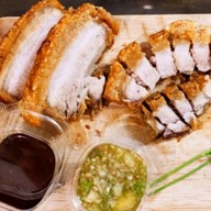 หมูกรอบ คุณไอซ์ (ซอยคุณพระ) คลองหลวง 27 /ซอยคุณพระ