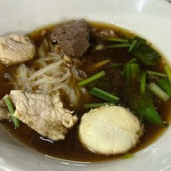 เมนูของร้าน ก๋วยเตี๋ยวเที่ยงคืนปทุมธานี -
