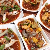 เอ๊ะอะยำ (AHh EH YuM)