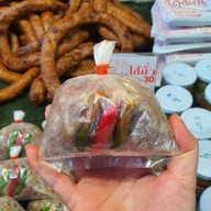 ไส้อั่วคุณถนอม อาหารเหนือ ตลาดอัศวิน